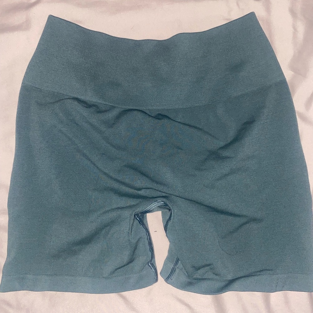 Alphalete amplify shorts- Charcoal